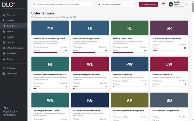 Screenshot von innoclix crm, Ansicht Unternehmen: Nach KI-Relevanz sortiert, mit Branche, Standort und Anzahl der Kontakte